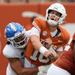 Arch Manning throws a pass.
